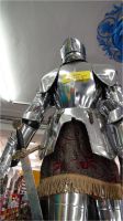 Vous aimez l‘histoire, les armures, les épées, les boucliers, les figurines de chevaliers, les tapisseries historiques alors cliquez ici